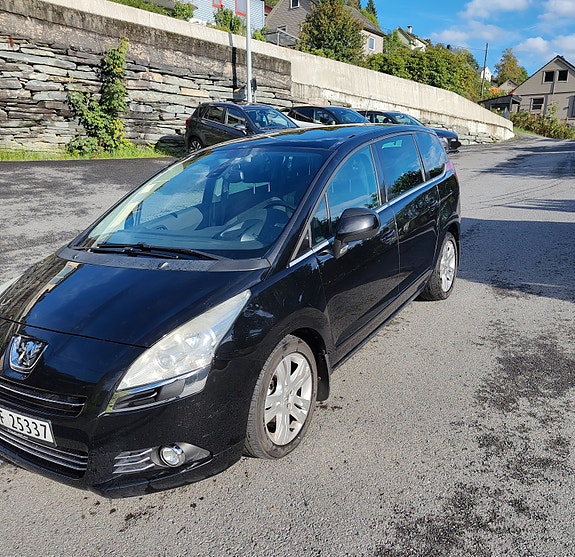 Peugeot 5008 2 of 17