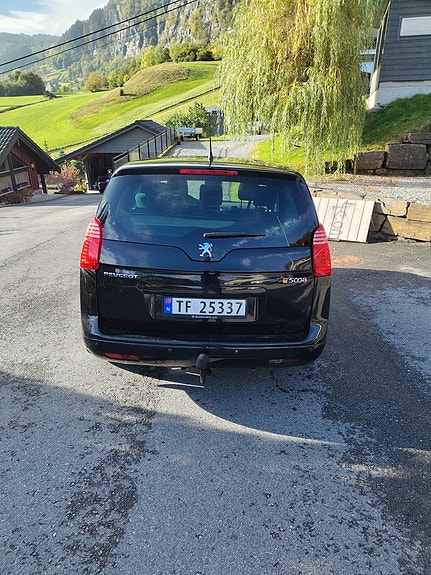 Peugeot 5008 5 of 17