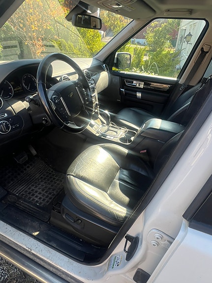 Land Rover Discovery 4 10 of 13