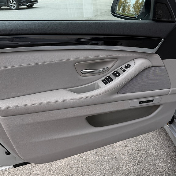 BMW 530d 6 of 30