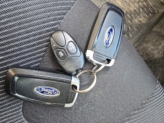Ford Mondeo 27 of 30