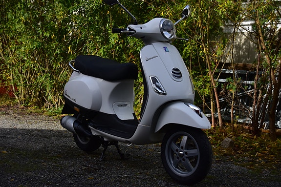 Vespa LX 50 4 of 8