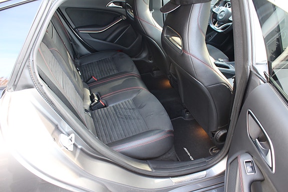 Mercedes-Benz CLA180 26 of 30