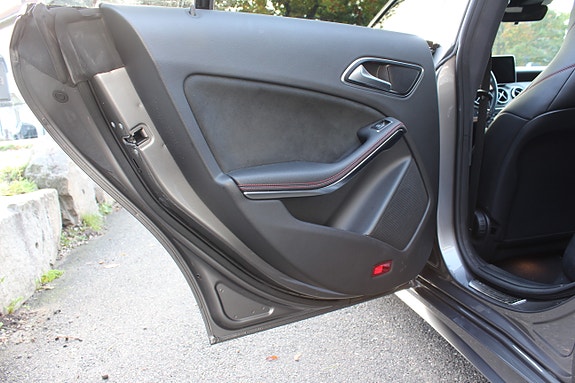 Mercedes-Benz CLA180 20 of 30