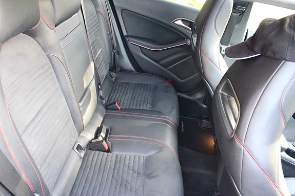 Mercedes-Benz CLA180 27 of 30