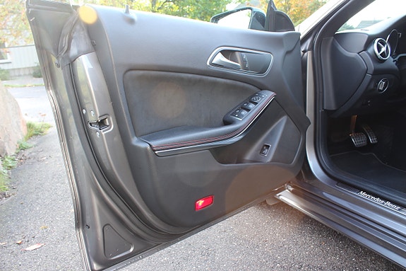 Mercedes-Benz CLA180 16 of 30