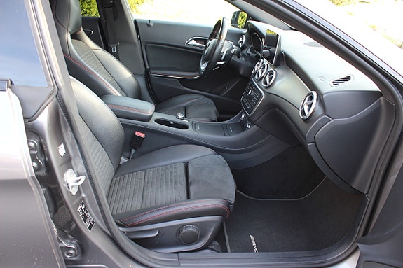 Mercedes-Benz CLA180 30 of 30