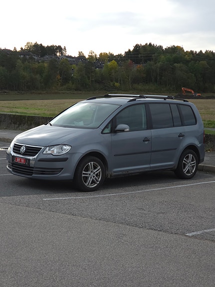 Volkswagen Touran 2 of 30