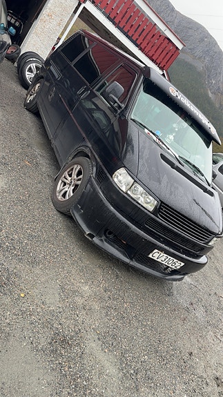 Volkswagen Caravelle 2 of 7