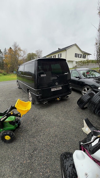 Volkswagen Caravelle 3 of 7