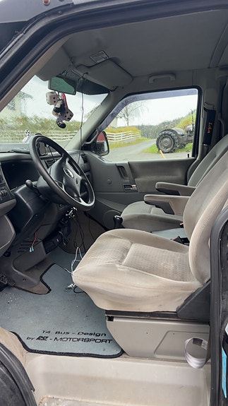 Volkswagen Caravelle 5 of 7