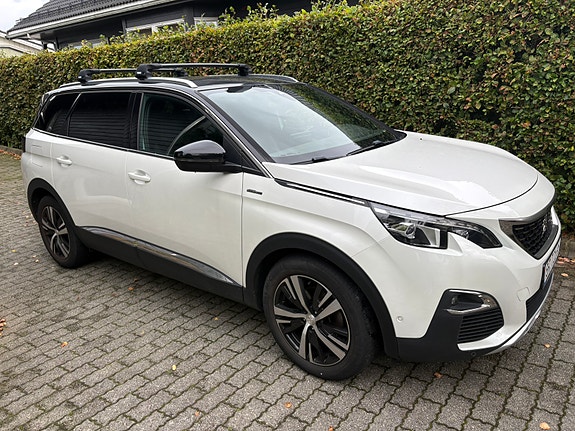 Peugeot 5008 2 of 5