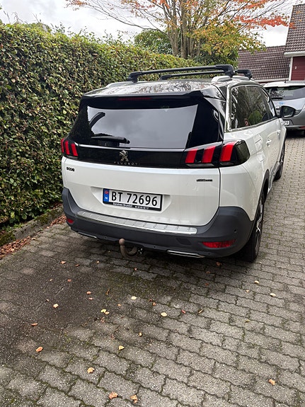 Peugeot 5008 3 of 5