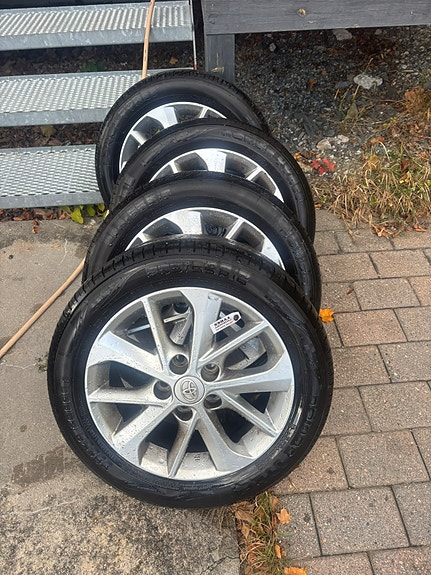 Toyota Auris 22 of 27