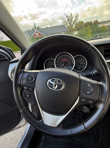 Toyota Auris 15 of 27