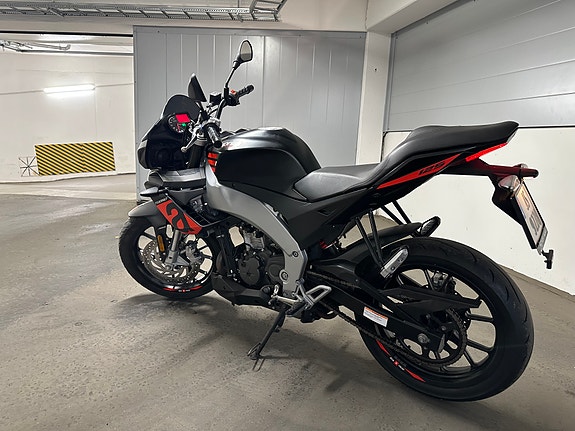 Aprilia RS 125 Tuono Dark Energy 3 of 10
