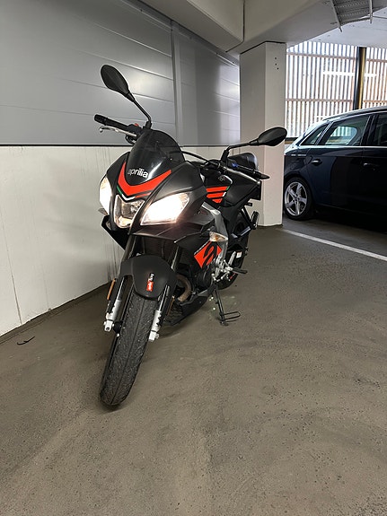 Aprilia RS 125 Tuono Dark Energy 4 of 10