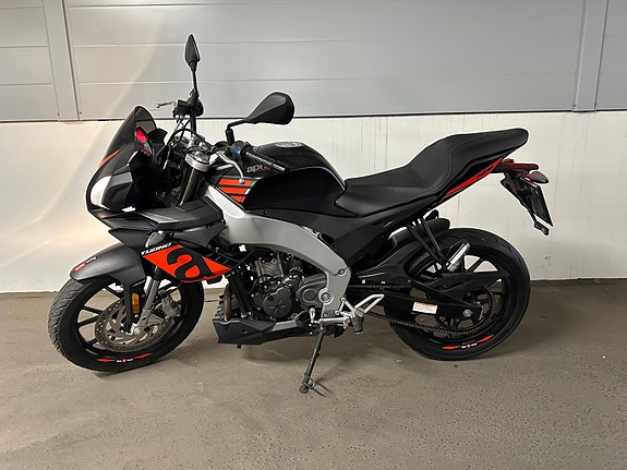 Aprilia RS 125 Tuono Dark Energy 2 of 10