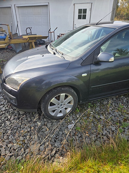 Ford Focus 2 of 9