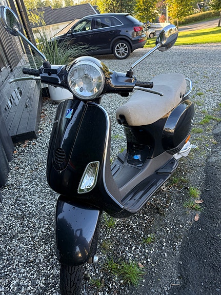 Vespa LX 50 2 of 7