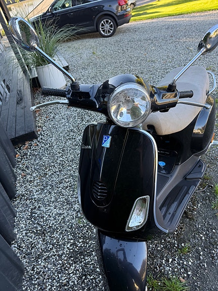 Vespa LX 50 4 of 7