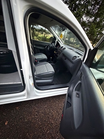 Volkswagen Caddy Maxi 9 of 15