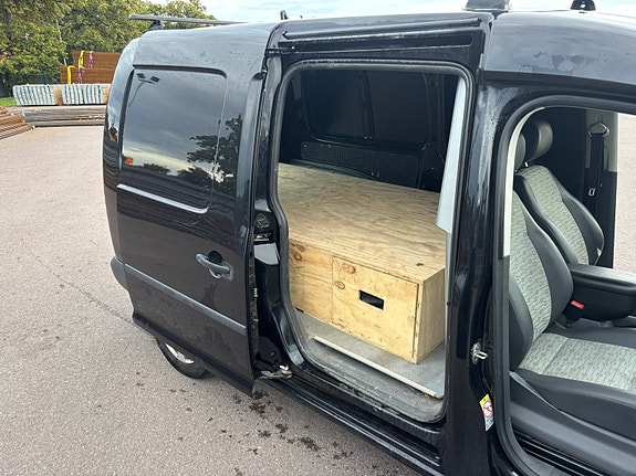 Volkswagen Caddy Maxi 14 of 17