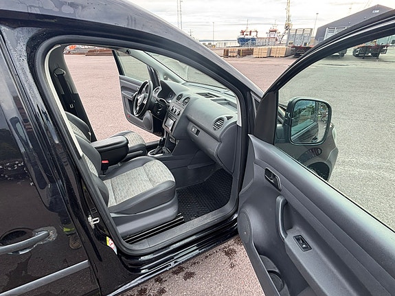 Volkswagen Caddy Maxi 12 of 17