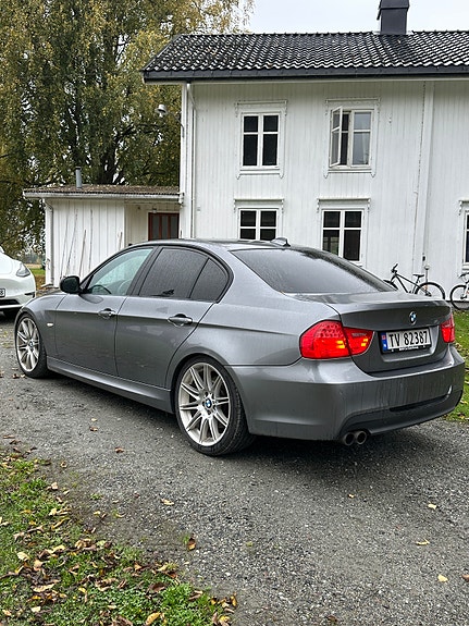 BMW 325d 2 of 15