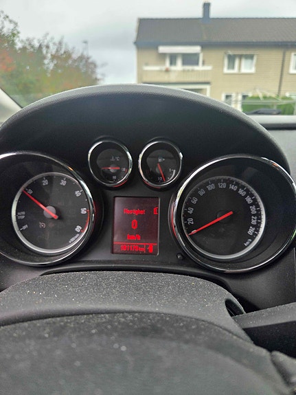 Opel Astra 2 of 12