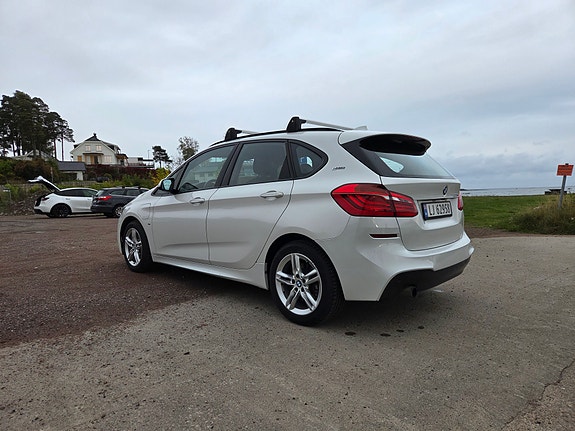 BMW 225xe 7 of 12