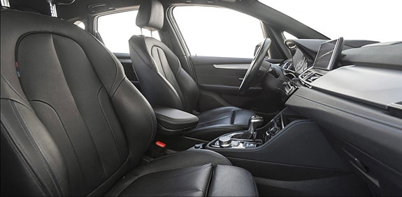 BMW 225xe 3 of 12