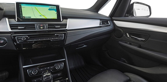 BMW 225xe 4 of 12