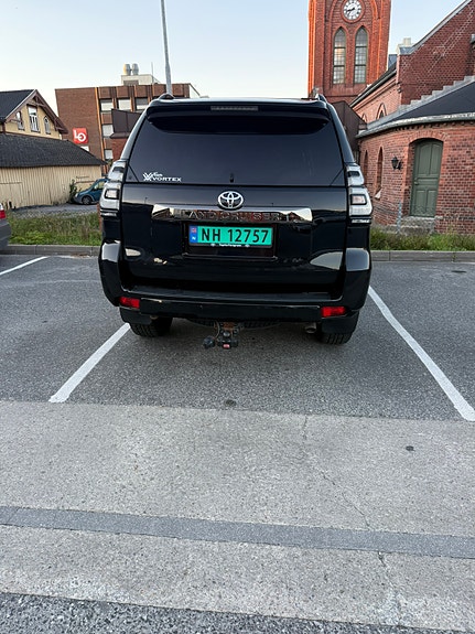 Toyota Land Cruiser 10 of 23