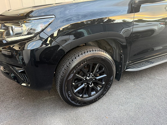Toyota Land Cruiser 12 of 23