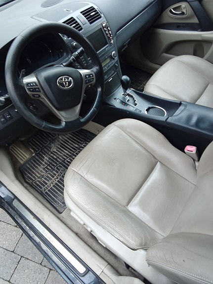 Toyota Avensis 11 of 19