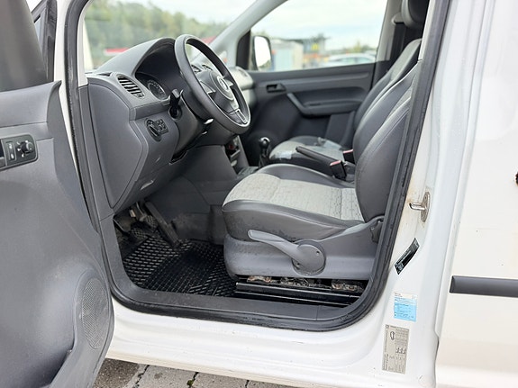 Volkswagen Caddy Maxi 11 of 21