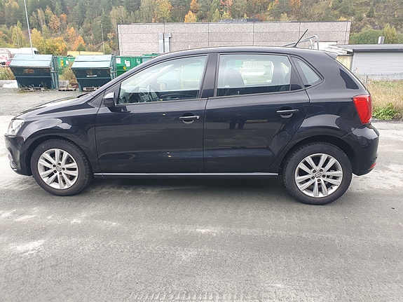 Volkswagen Polo 2 of 23
