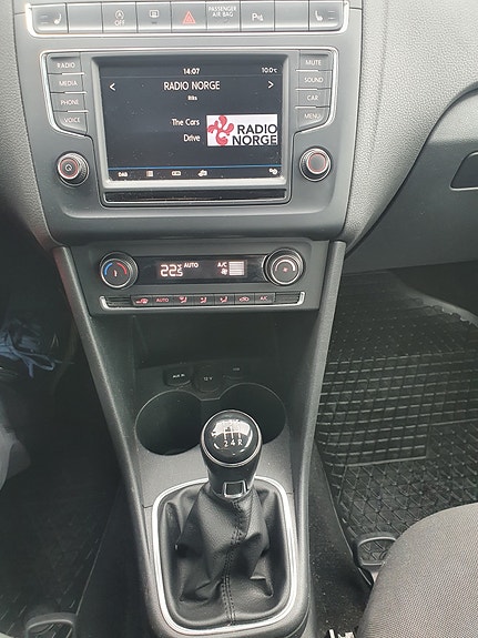 Volkswagen Polo 16 of 23