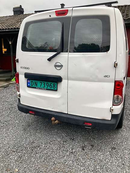 Nissan NV200 2 of 8