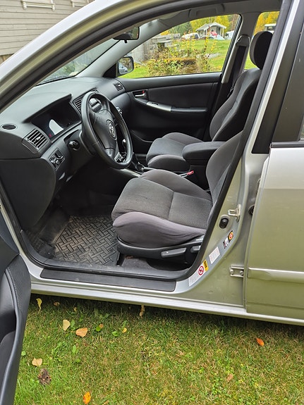 Toyota Corolla 10 of 12