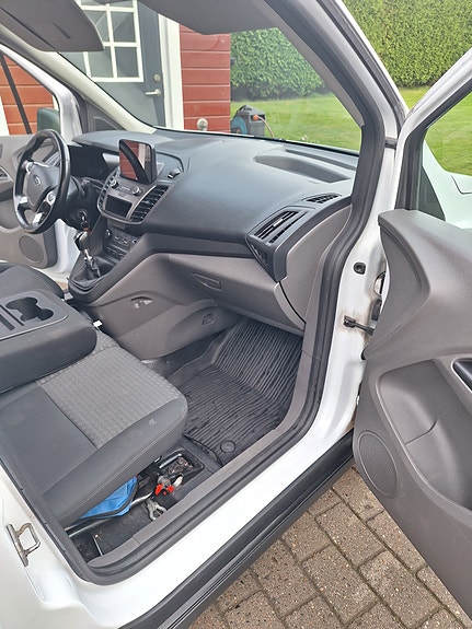 Ford Transit Connect 9 of 23
