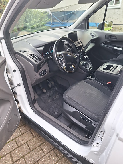 Ford Transit Connect 8 of 23