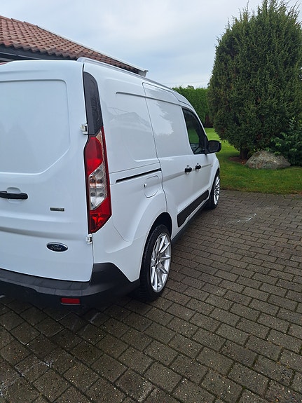 Ford Transit Connect 4 of 23