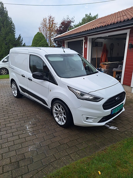 Ford Transit Connect 2 of 23