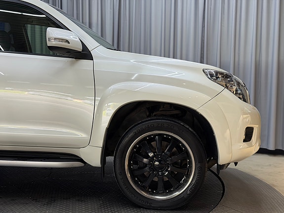 Toyota Land Cruiser 12 of 30