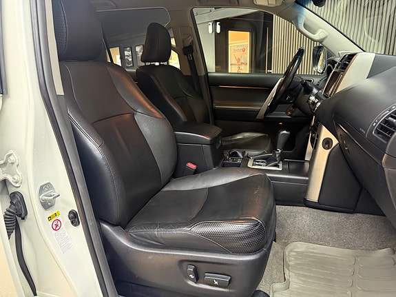 Toyota Land Cruiser 29 of 30