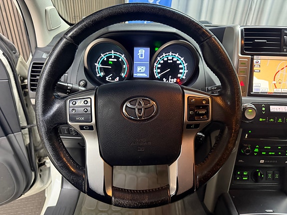 Toyota Land Cruiser 30 of 30