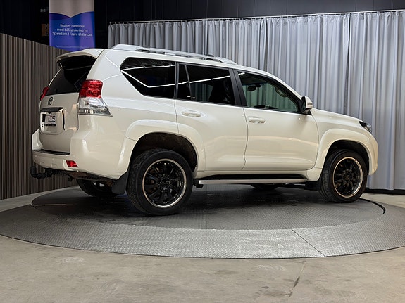 Toyota Land Cruiser 2 of 30