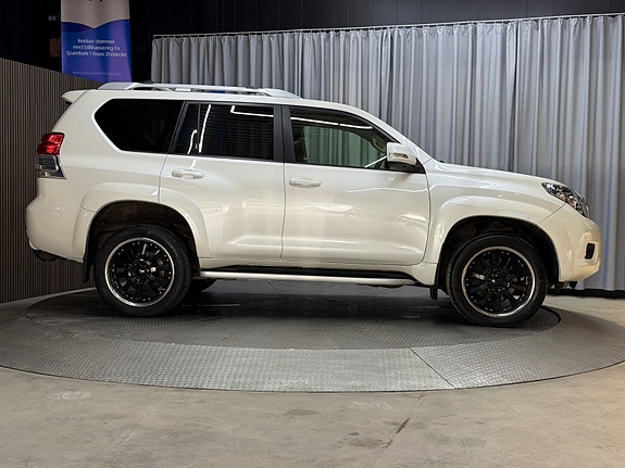 Toyota Land Cruiser 11 of 30
